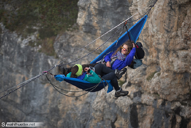 Renkli hamaklarla barışın simgesi 6
