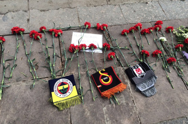 Kızılay'daki patlama noktasına karanfiller bırakıldı 10