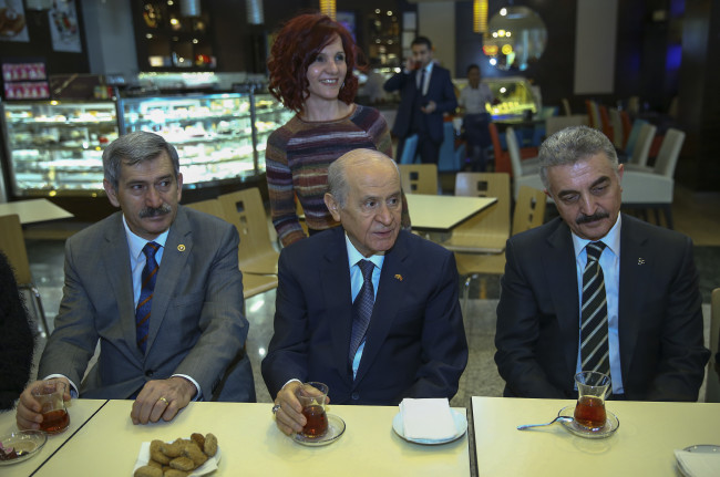Bahçeli'den AVM ziyareti 1