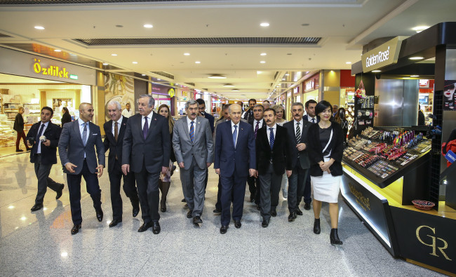 Bahçeli'den AVM ziyareti 10