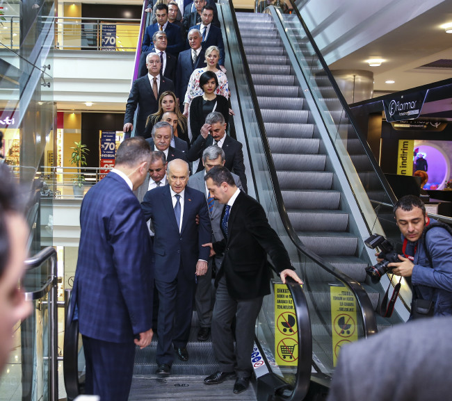 Bahçeli'den AVM ziyareti 11