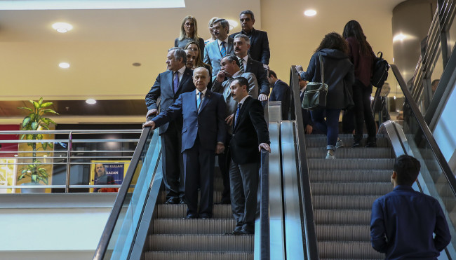 Bahçeli'den AVM ziyareti 13