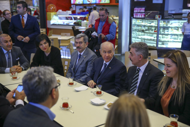 Bahçeli'den AVM ziyareti 4