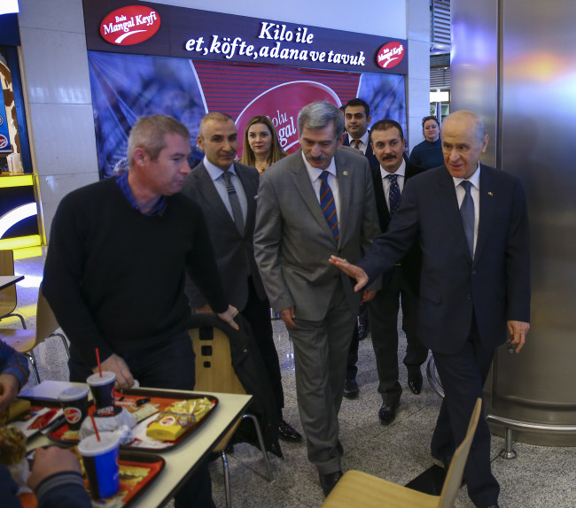 Bahçeli'den AVM ziyareti 8