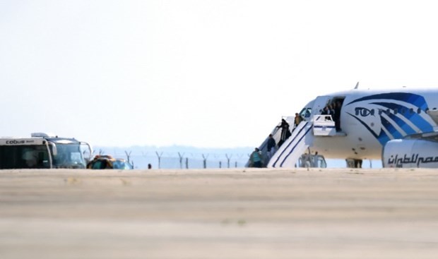 Hava korsanı eski eşi için uçak kaçırdı 11