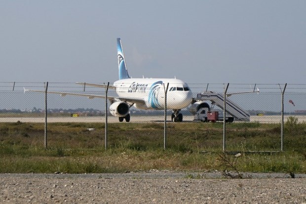 Hava korsanı eski eşi için uçak kaçırdı 5