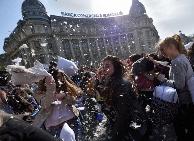 "Dünya Yastık Savaşı Günü" 1