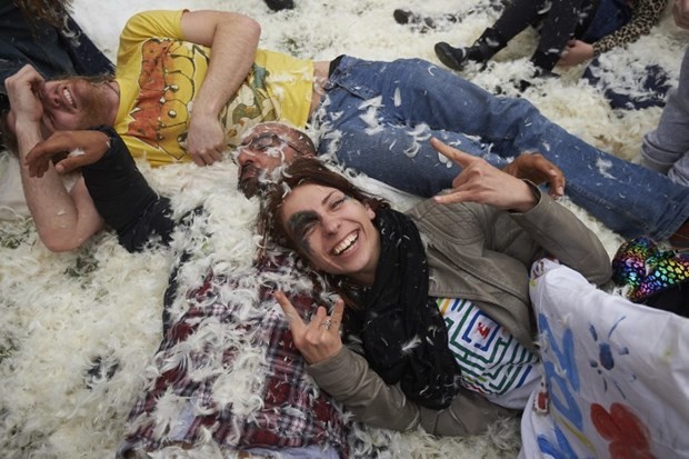 "Dünya Yastık Savaşı Günü" 18