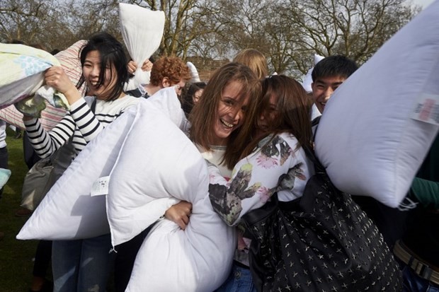 "Dünya Yastık Savaşı Günü" 21