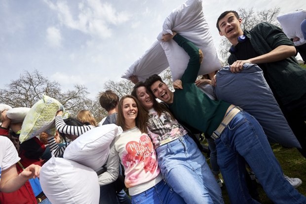 "Dünya Yastık Savaşı Günü" 24