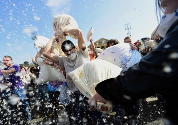 "Dünya Yastık Savaşı Günü" 3