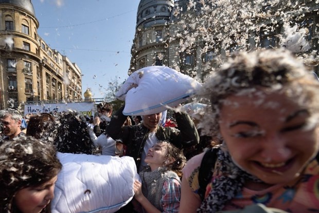 "Dünya Yastık Savaşı Günü" 35
