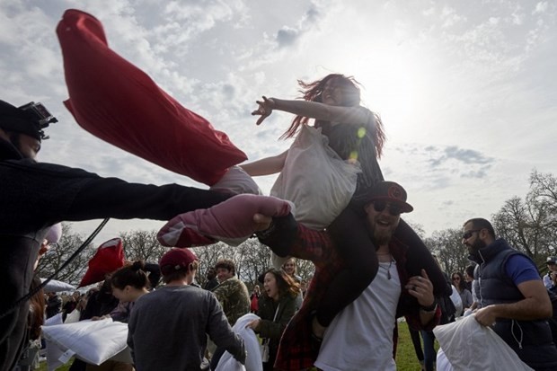 "Dünya Yastık Savaşı Günü" 39