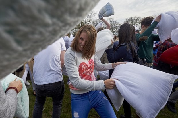 "Dünya Yastık Savaşı Günü" 40