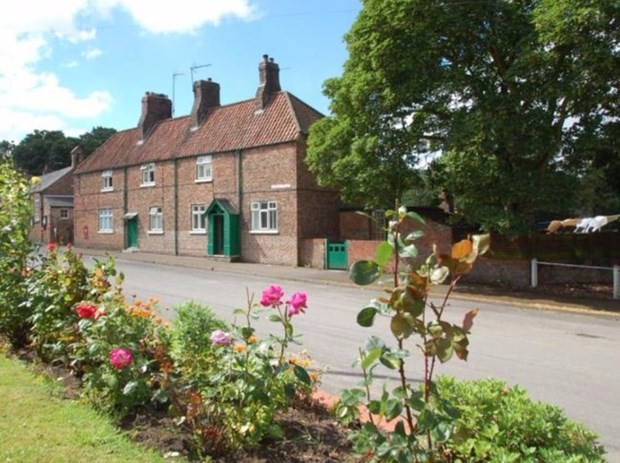 İngiliz köyü 30 milyon dolara satılık 3