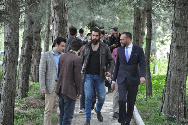 Cengiz Coşkun canlandırdığı karekterin kabrini ziyaret etti 1