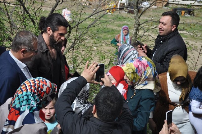 Cengiz Coşkun canlandırdığı karekterin kabrini ziyaret etti 12