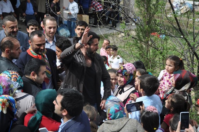 Cengiz Coşkun canlandırdığı karekterin kabrini ziyaret etti 2