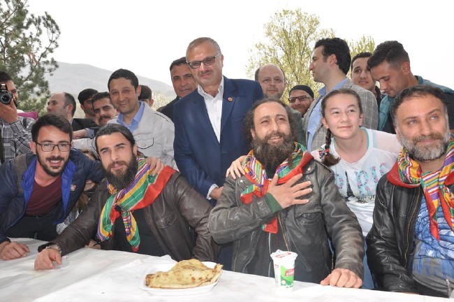 Cengiz Coşkun canlandırdığı karekterin kabrini ziyaret etti 4