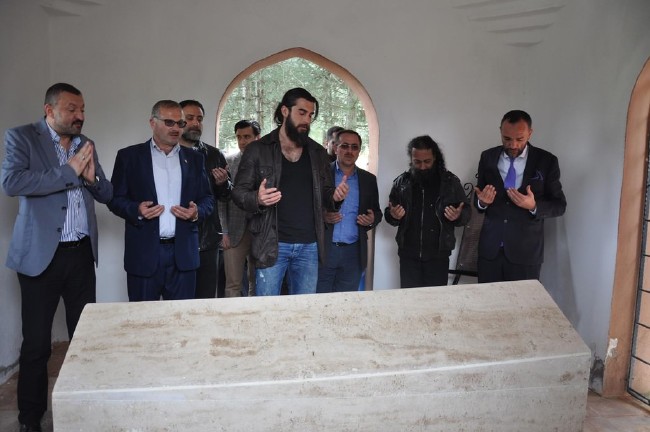 Cengiz Coşkun canlandırdığı karekterin kabrini ziyaret etti 5