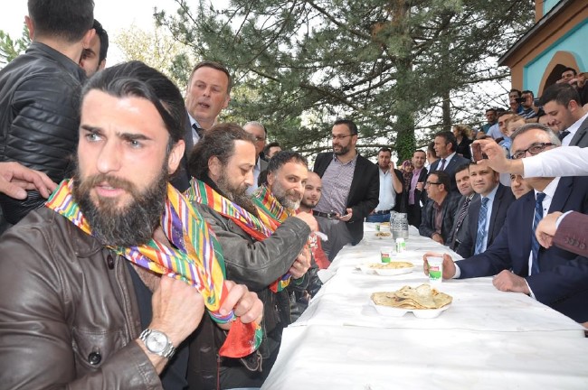 Cengiz Coşkun canlandırdığı karekterin kabrini ziyaret etti 7