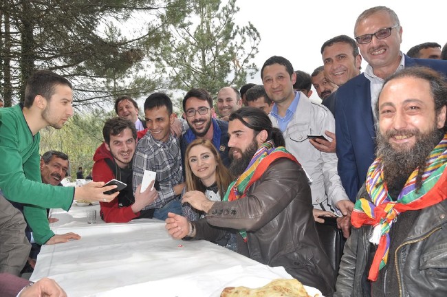 Cengiz Coşkun canlandırdığı karekterin kabrini ziyaret etti 9