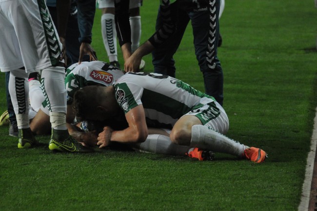 Pereira 3 numara küçük geliyor 12