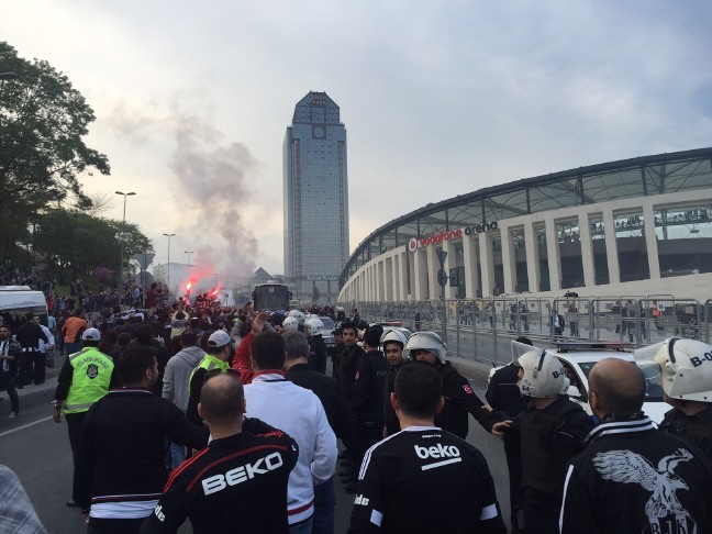 Açılışı gözyaşları içinde izledim 2