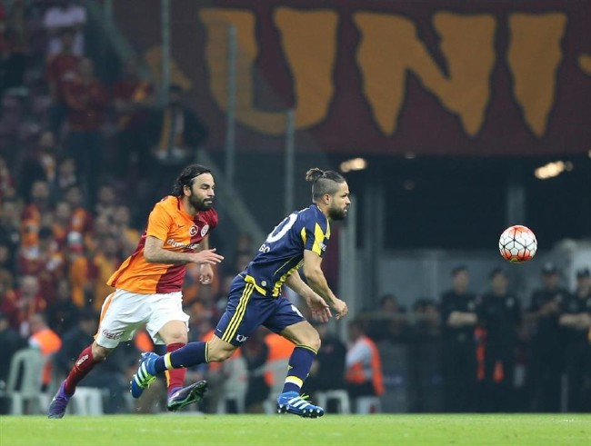 Maçın kahramanı Muslera 8