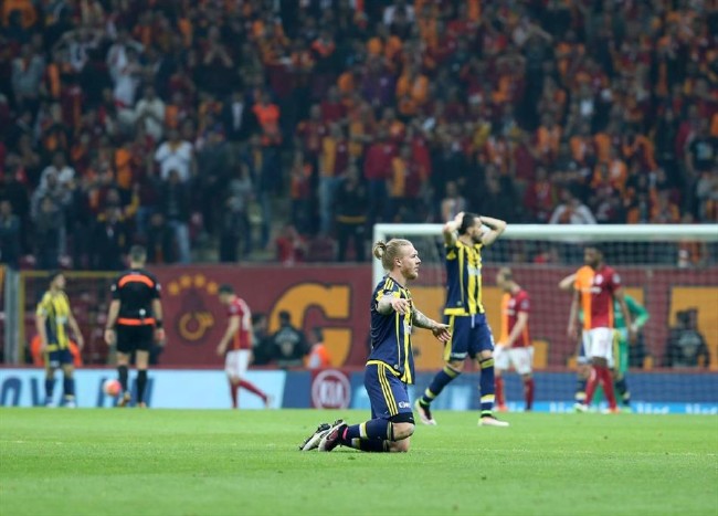 Maçın kahramanı Muslera 12