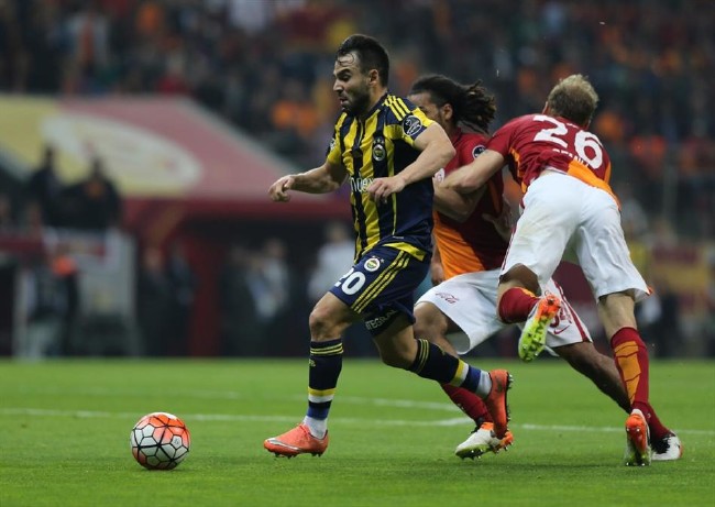 Maçın kahramanı Muslera 10