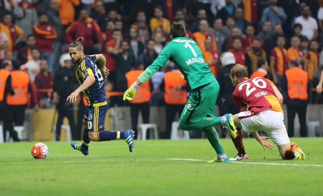 Maçın kahramanı Muslera 7