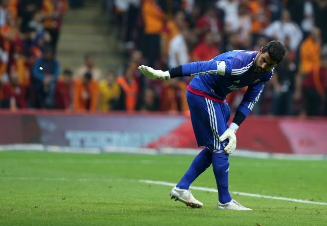 Maçın kahramanı Muslera 4