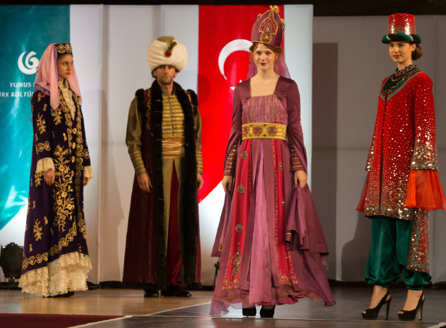 Budapeşte'de Osmanlı kıyafetleri defilesi 17