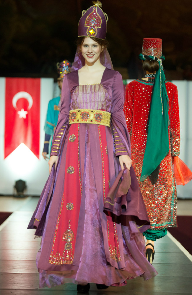 Budapeşte'de Osmanlı kıyafetleri defilesi 7