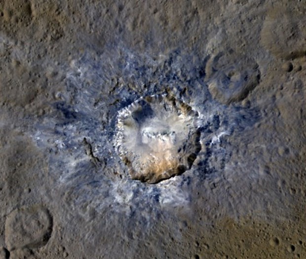 'Cüce gezegen'den yeni kareler 1