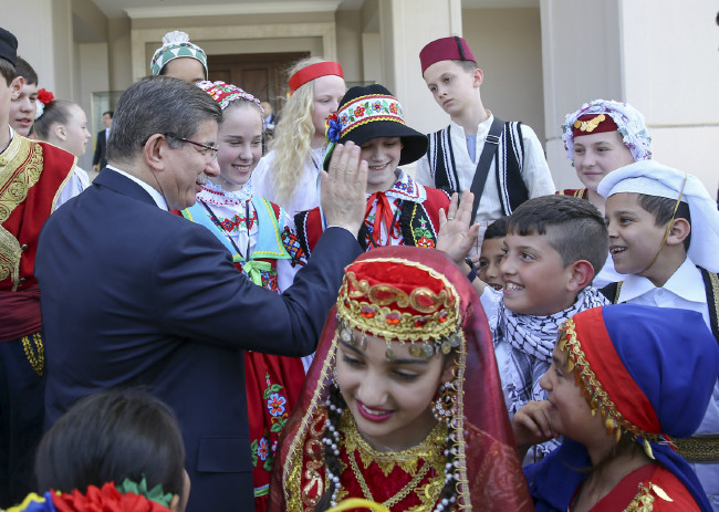 Ahmet Davutoğlu, "dünya çocukları" ile buluştu 1