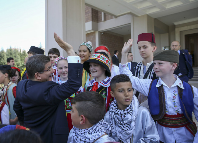 Ahmet Davutoğlu, "dünya çocukları" ile buluştu 2