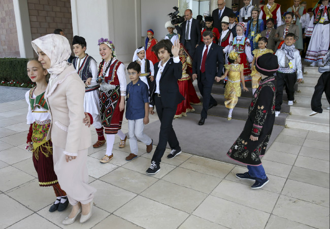 Ahmet Davutoğlu, "dünya çocukları" ile buluştu 13
