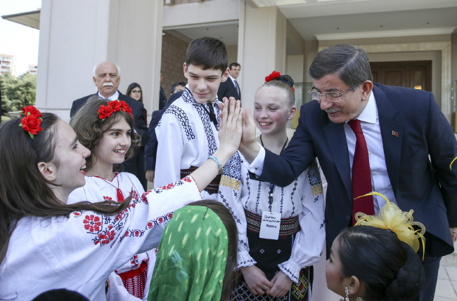 Ahmet Davutoğlu, "dünya çocukları" ile buluştu 8