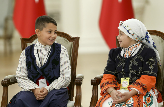 Ahmet Davutoğlu, "dünya çocukları" ile buluştu 9