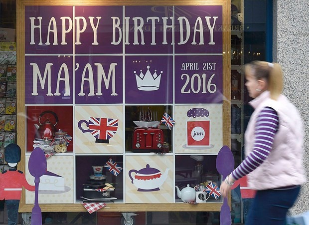 İngiltere Kraliçesi Elizabeth 90 yaşına girdi 6