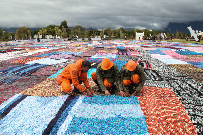 Güney Afrika'da tığ işi battaniye rekoru 12