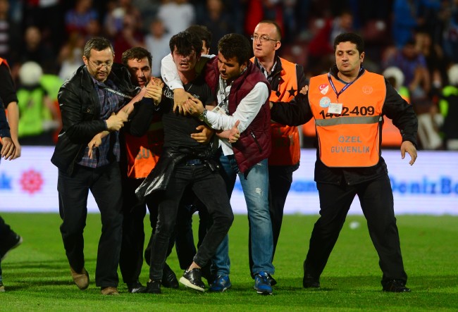 Trabzonspor-Fenerbahçe maçı tatil edildi 14