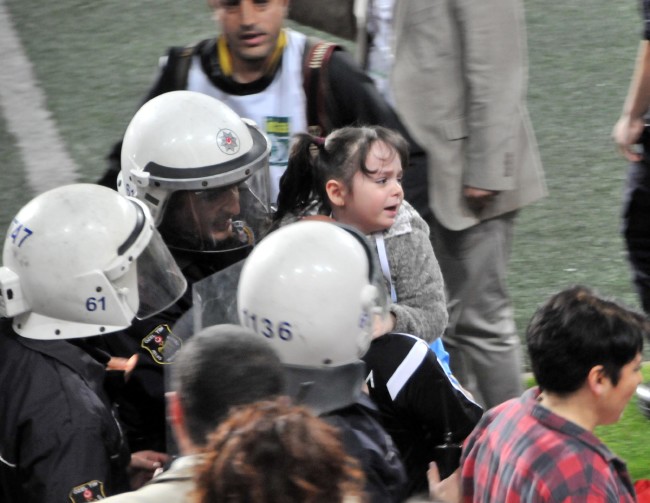 Trabzonspor-Fenerbahçe maçı tatil edildi 15