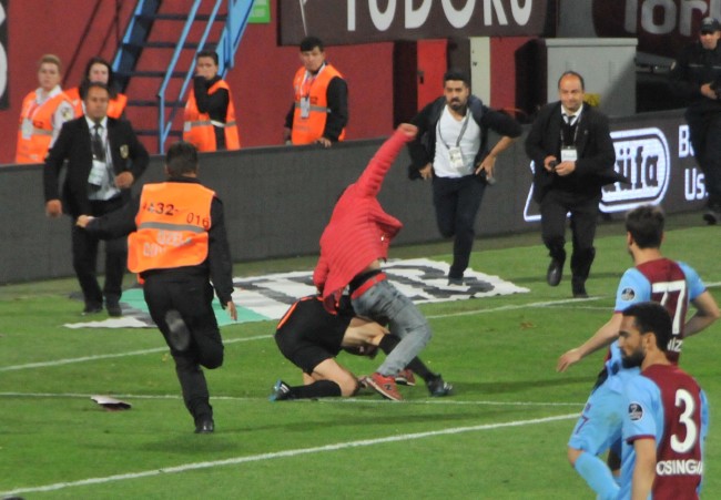 Trabzonspor-Fenerbahçe maçı tatil edildi 17