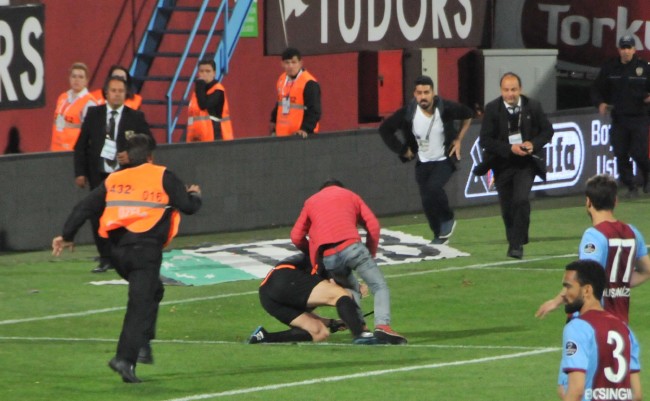 Trabzonspor-Fenerbahçe maçı tatil edildi 18