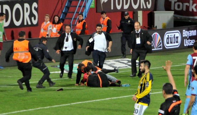 Trabzonspor-Fenerbahçe maçı tatil edildi 22