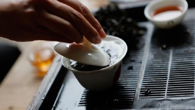 Demliği 28 bin liralık çay! 2