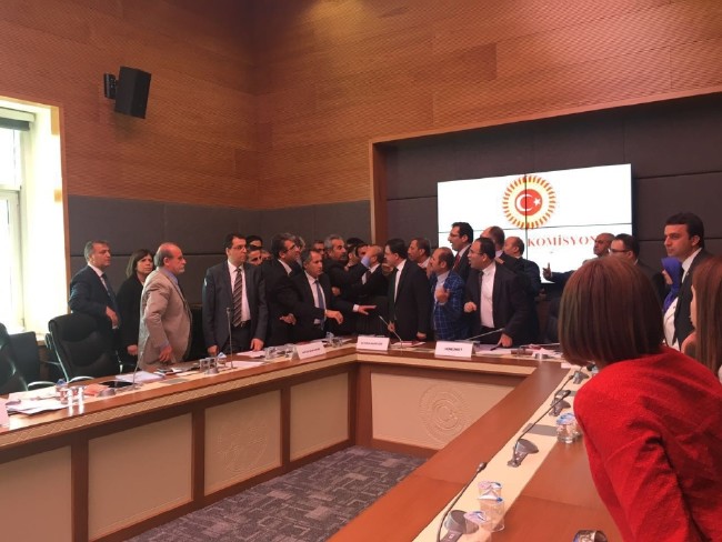 Anayasa Komisyonu'nda yumruk yumruğa kavga 1